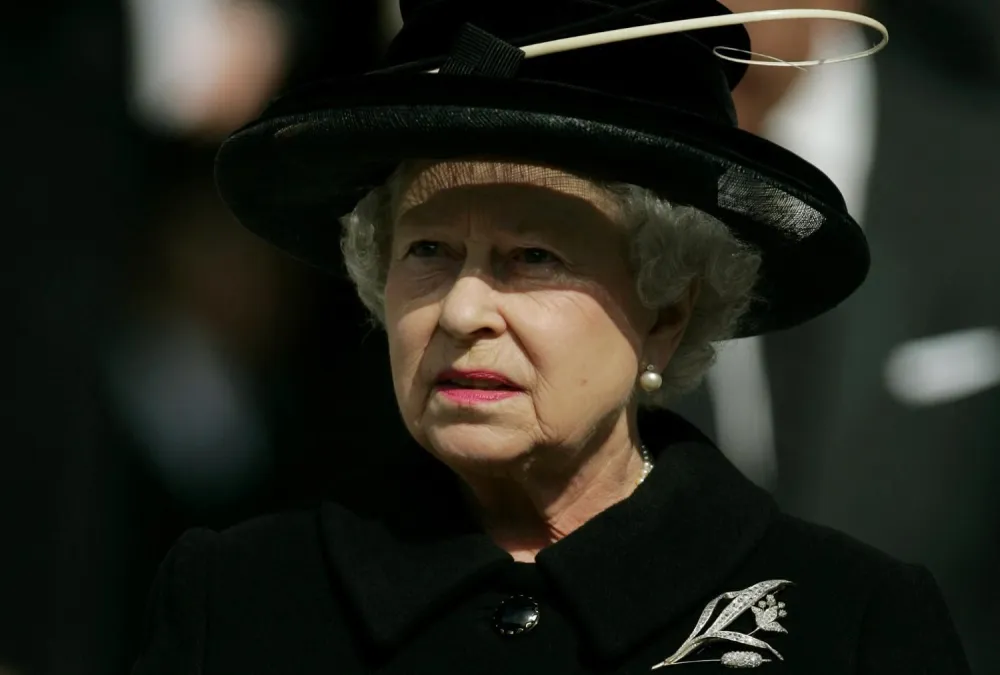 Mesto: London<br>Datum: 12.05.2005<br>Dogadjaj: britanska kraljica Elizabeta II na komemoraciji u Londonu za zzrtve cunamija u Aziji<br>Licnosti: Elizabeth II<br>