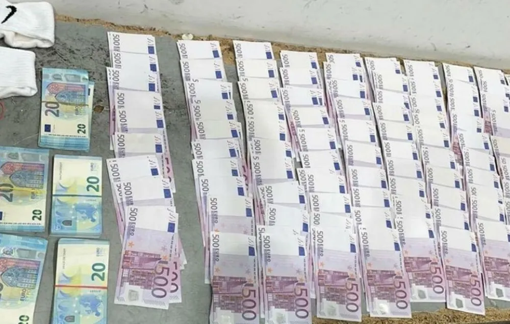 Sakrili po 50.000 eura u gaće, pa probali da pređu granicu