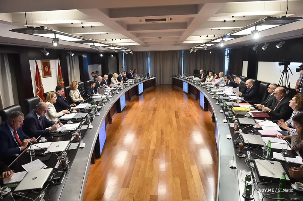 (VIDEO) Abazović: Stanje ekonomije posledica java&scaron;luka i dilova Gvozdenovića i sličnih njemu