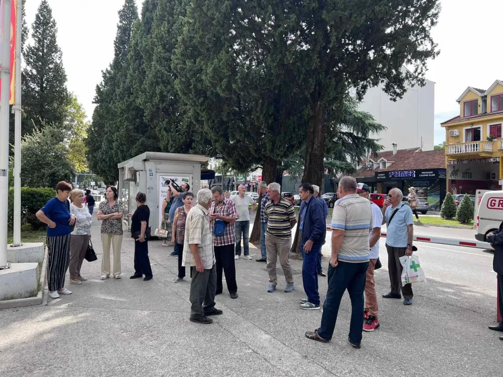 Protest penzionera ispred Fonda PIO