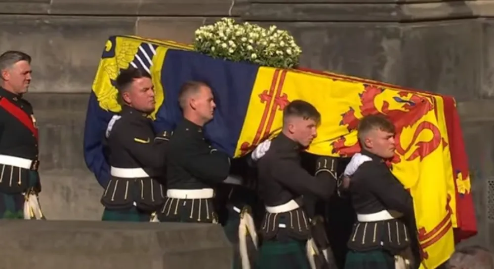 Kraljica Elizabeta-kovćeg<br>FOTO: Skrin&scaron;ot - <br>The Royal Family Channel youtube<br>