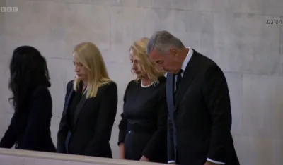 (VIDEO/FOTO) Đukanović sa suprugom odao počast kraljici Elizabeti u Vestminsterskoj palati