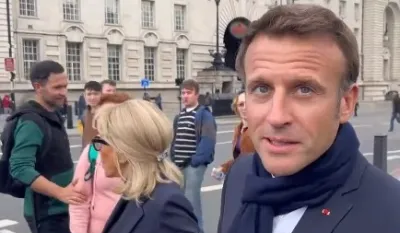 (VIDEO) Emanuel i Brižit Makron ismijani na odavanju počasti Elizabeti II