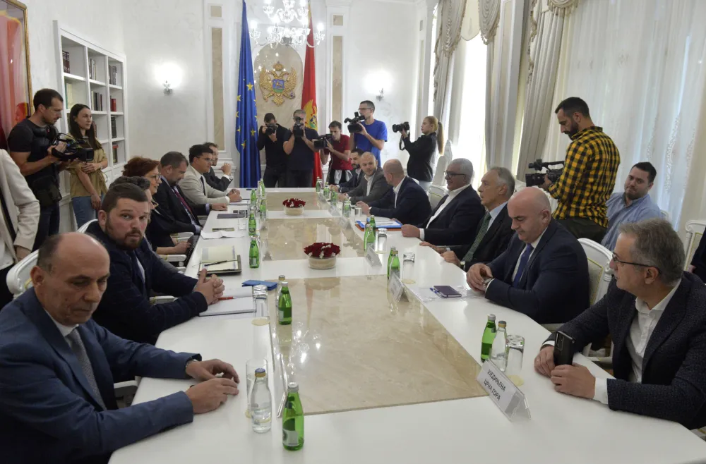 Sastanak lidera partija oko nove vlade, sastanak nove parlamentarne vecine