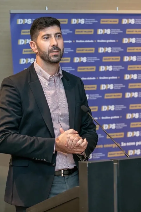 Tičić: Iz op&scaron;tinske kase oteto 1,5 miliona eura, na izborima Božoviću i DF-u sudiće građani