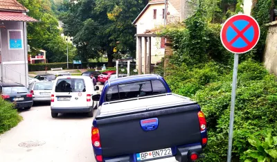Bjelopoljska Radnička ulica pretvorena u &bdquo;divlji&rdquo; parking