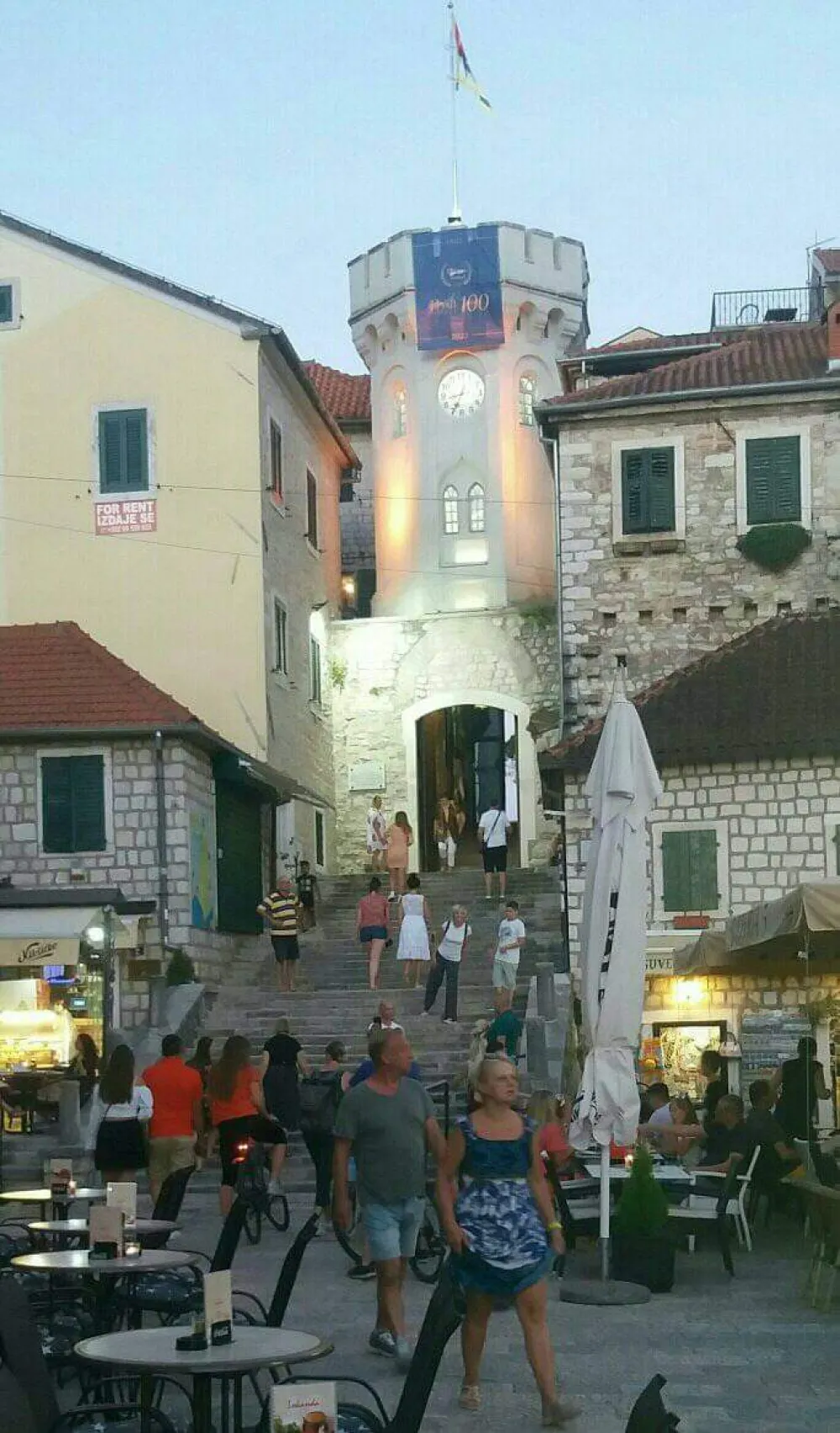 туристи у Новом