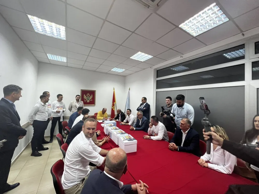 Demokrate-Ujedinjena Crna Gora-Demos predali listu