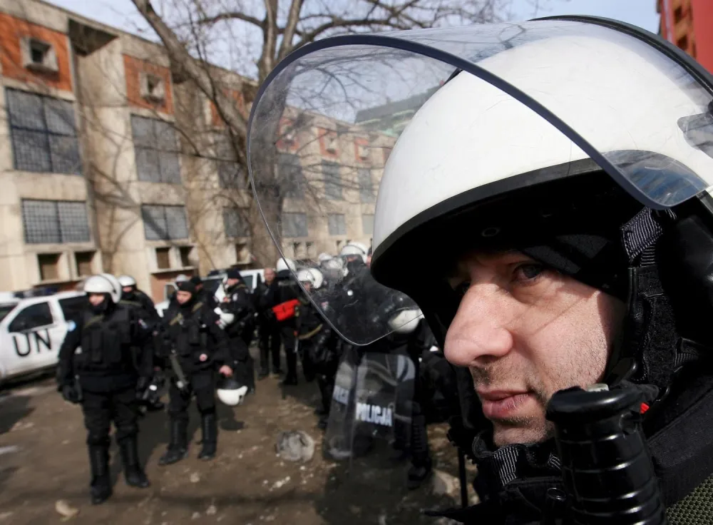 Mesto: Kosovska Mitrovica<br>Datum: 18.02.2008<br>Dogadjaj: DRU&auml;TVO - POLITIKA - UN policija tokom protest Srba u Kosovskoj Mitrovici<br>Licnosti: <br>