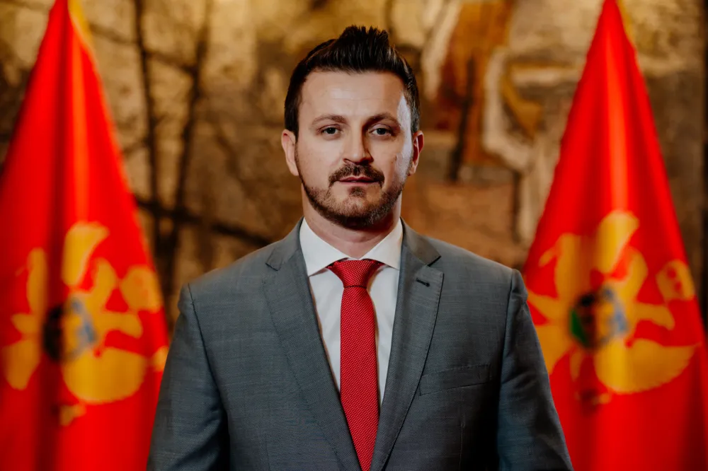 Mara&scaron; Dukaj, ministar javne uprave