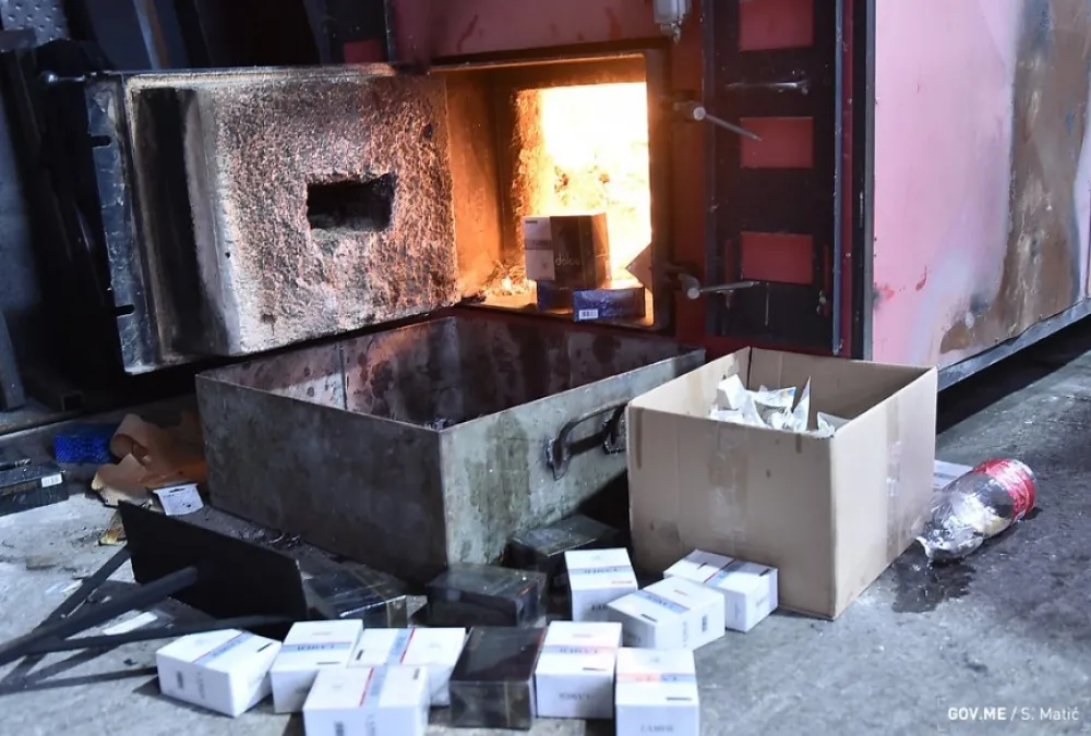 SDT: Sumnja se da su službenici UPC izveli i preuzeli kamion pun cigareta