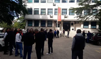 (VIDEO) Željezarci podržali kolege ispred tužila&scaron;tva: Država da rije&scaron;i agoniju