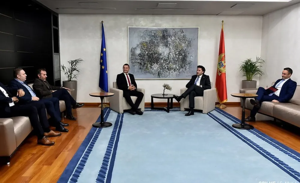 Razvijati avio-kompaniju da bi CG bila povezana sa svijetom i izvan sezone