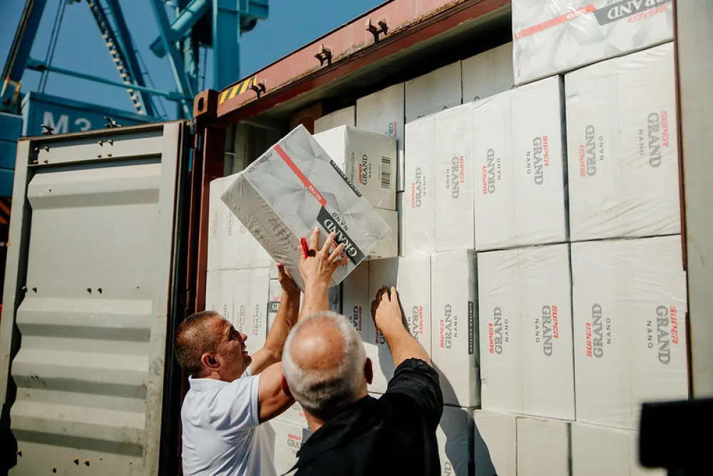 slobodna zona, luka bar, zapljena cigareta
