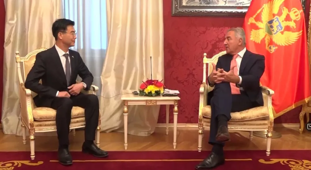 (VIDEO) Đukanović primio akreditivna pisma novoimenovanih ambasadora