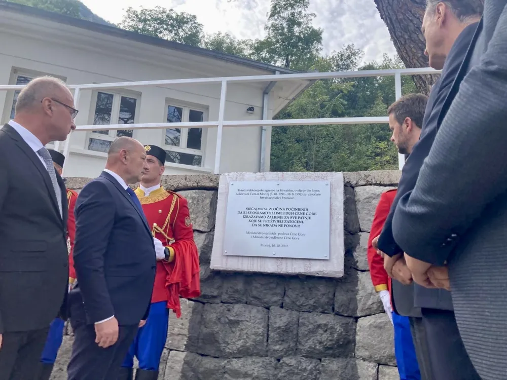 Iz Op&scaron;tine Kotor najavljuju krivične prijave protiv ministara: Tablu u Morinju treba ukloniti