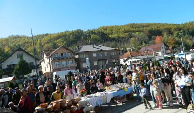 Сајам пољопривреде одржан на палтоу испред зграде Општине Анадријевица 