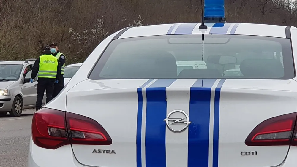 Uhap&scaron;ena dva vozača: Vozili pijani