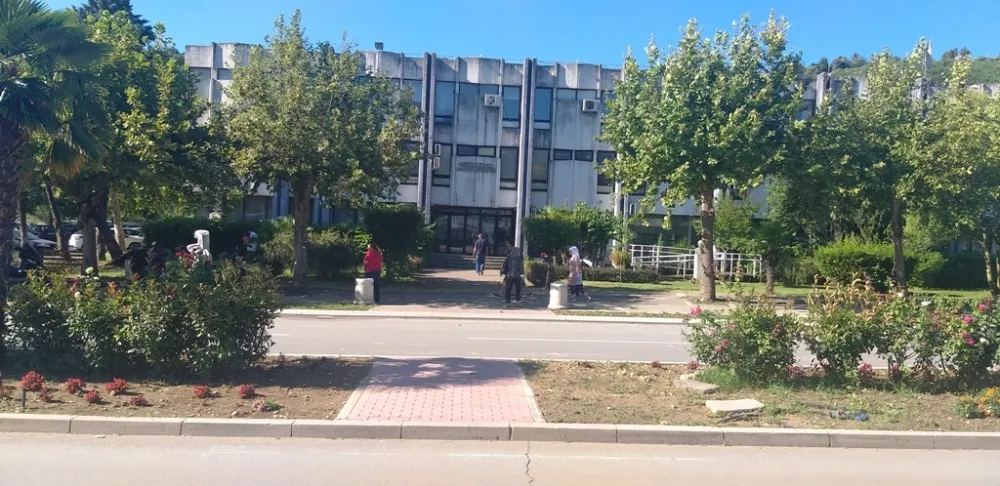 U ulcinjskom budžetu nisu izdvoјena sredstva za prevoz đaka: Op&scaron;tinari &bdquo;izvozali&rdquo; i učenike i roditelje