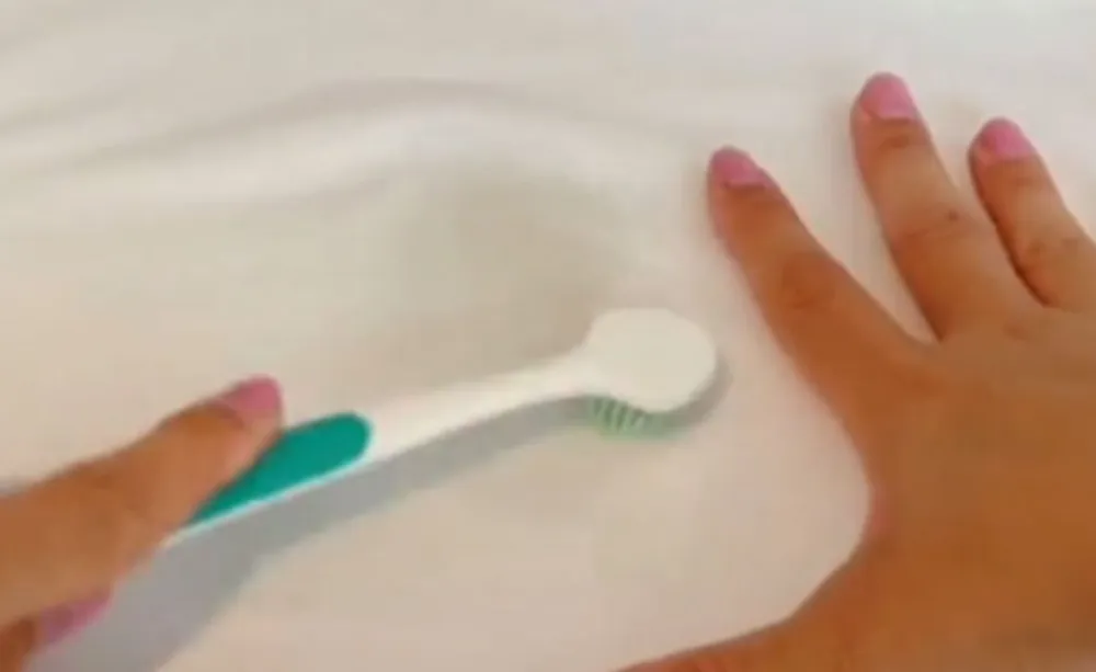 Trik za potpuno uklanjanje masnih fleka sa odjeće