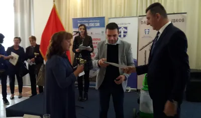 Уручење нагарад на манифестацији "Дани пљеваљског сира"