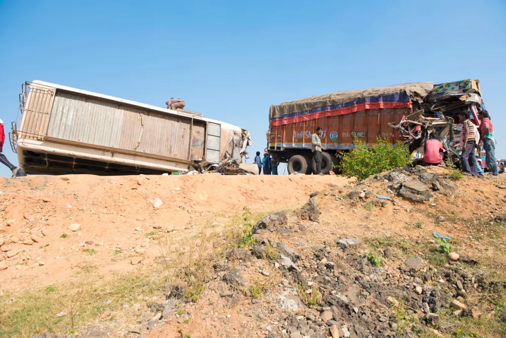Sudar autobusa i kamiona<br>Ilustracija