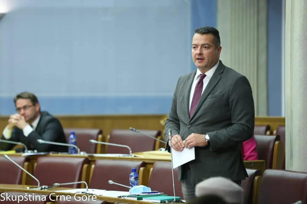 Адријан Вуксановић