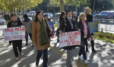 pres korisnica naknada po osnovu materinstva, press majki, majke ispred skupstine cg