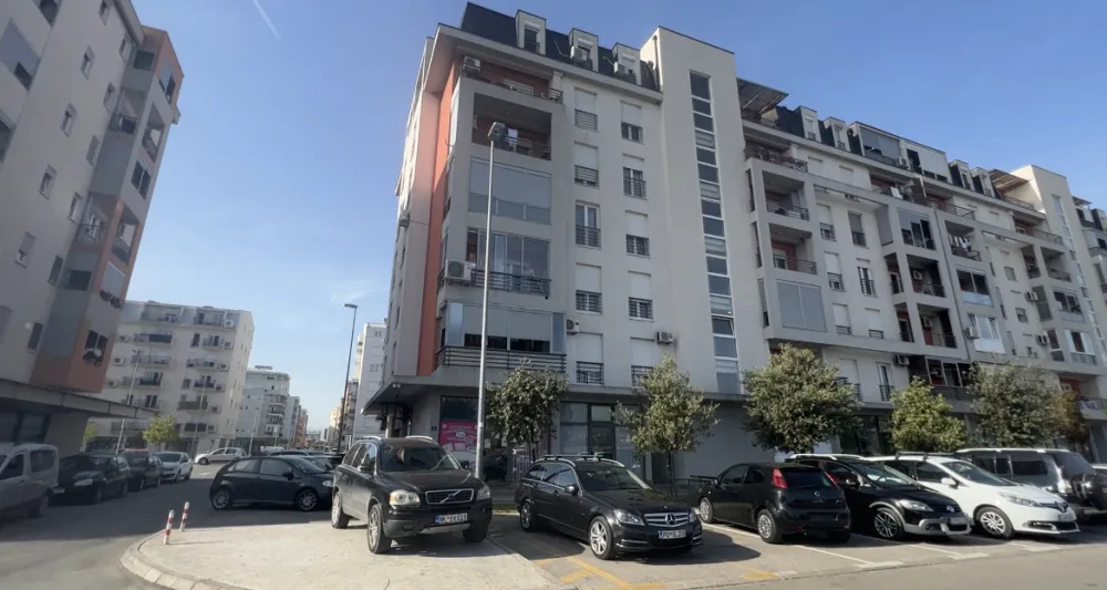 Stanovnici dviјe lamele u ulici Ibrahima Koristovića zakinuti za 100 parking mјesta