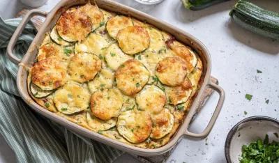 Musaka sa tikvicama, mljevenim mesom i mocarelom