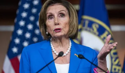 Napadač na supruga Nensi Pelosi biće optužen za poku&scaron;aj ubistva