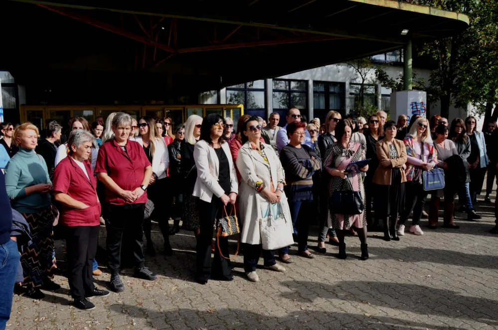Protest profesora Gimnaziјe "Stoјan Cerović" u Nik&scaron;iću