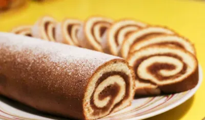 Rolat sa orasima i jabukama