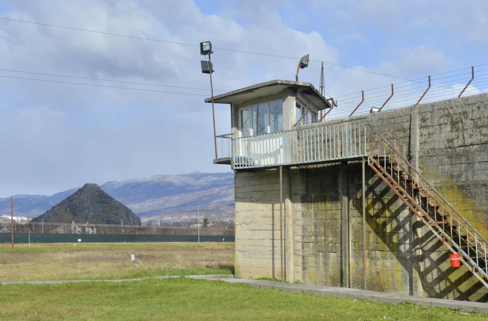 Olak&scaron;anje za advokate: U UIKS bez skidanja kai&scaron;a i izuvanja obuće
