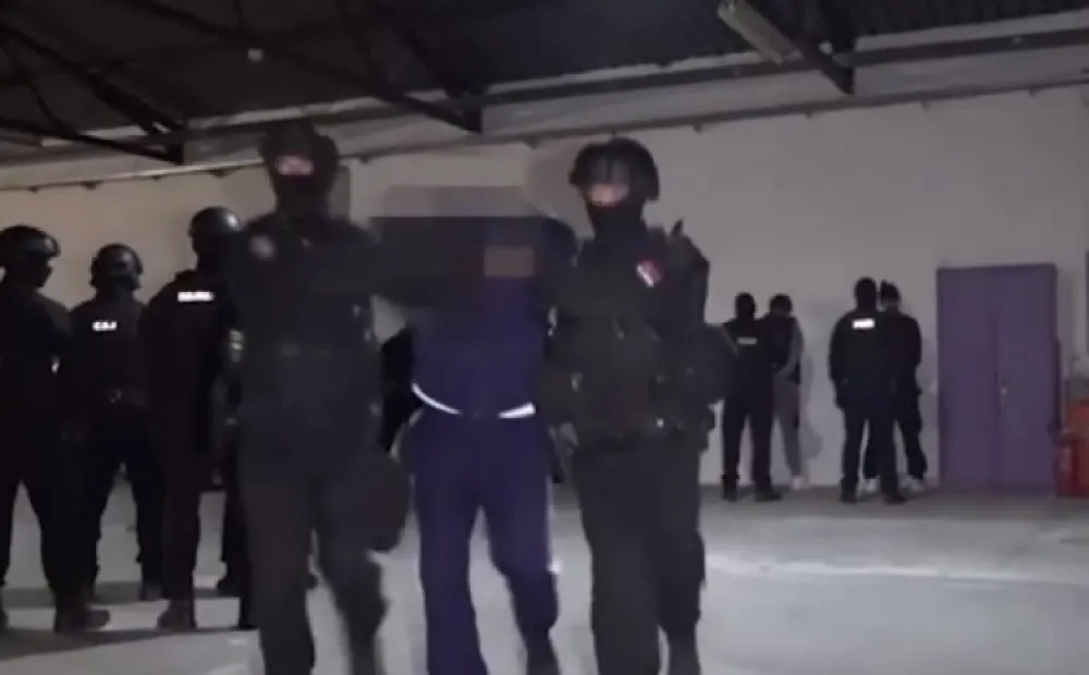 Uhap&scaron;eni policajac i bokser: "Vračarcima" odavali službene informacije