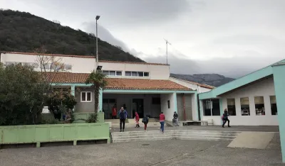 Школа у Петровцу