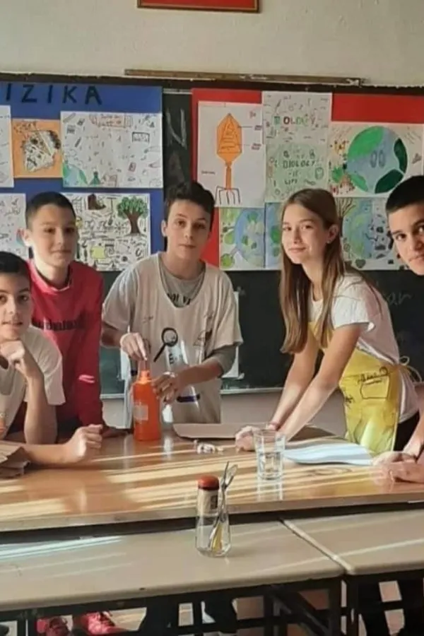 Magiјa laboratoriјe u O&Scaron; "Voјin Popović"