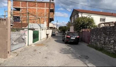 Mje&scaron;tani Ulice Vlada Martinovića na Draču podijeljeni oko kaldrme