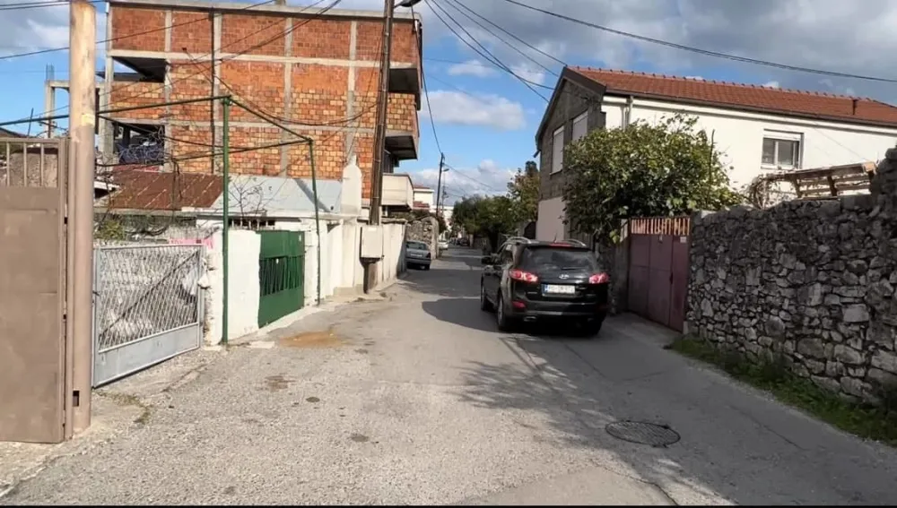 Mje&scaron;tani Ulice Vlada Martinovića na Draču podijeljeni oko kaldrme