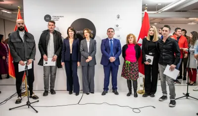 Sa uručenja nagrada, nagrađeni, žiri i gradonačelnik Cetinja