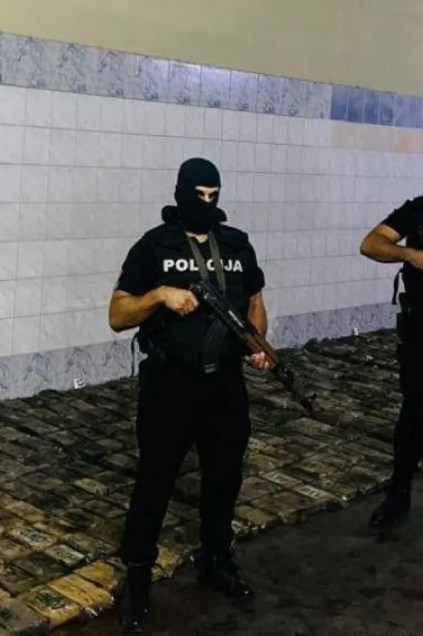  ZAPLIJENJENA DROGA U ZETI/ - UPRAVA POLICIJE/ -