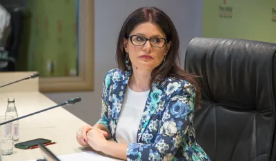 Prosvјetna zaјednica: Nekvalifikovani radnik u CEDIS-u bolje plaćen od profesora