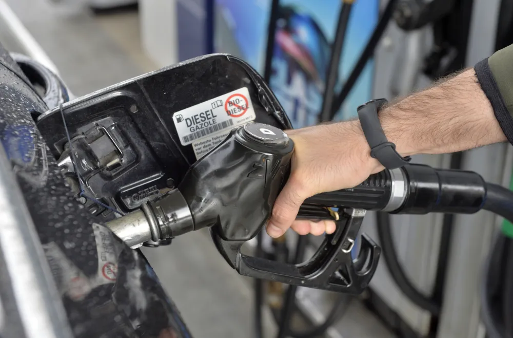 benzinska pumpa, benzin, nafta, poskupljenje goriva, Ina pumpa, ina, tocenje goriva, automati za gorivo