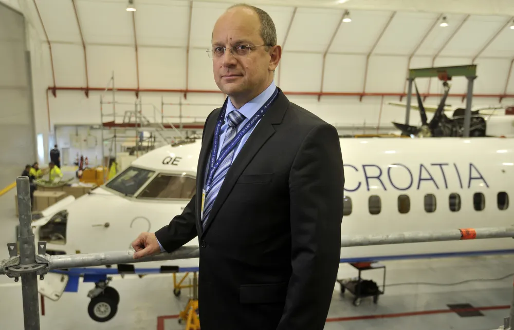 Zagreb, 110315.<br>Zracna luka zagreb, brifing za novinere na kojem su predsjednik Uprave Croatia Airlinese Kresimir Kucko i clan Uprave Zlatko Sirac novinarima predstavili novootvoreni, treci hangar Croatia Airlinesa koji omogucuje sirenje usluga tehnickog odrzavanja vlastitih zrakoplova i zrakoplova inozemnih avioprijevoznika.<br>Na fotografiji: Kresimir Kucko.<br>Foto: Bruno Konjevic/CROPIX