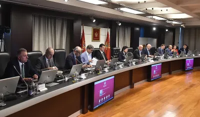 Iz ASK za "Dan": Vlada nije ukinula privilegije funkcionerima