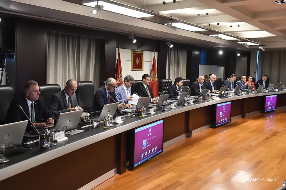 Iz ASK za "Dan": Vlada nije ukinula privilegije funkcionerima