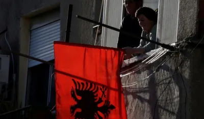 Албанија се наоружава