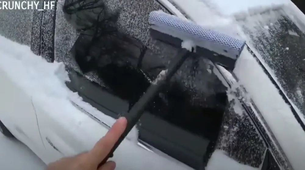 Trikovi kako ujutro ukloniti led sa stakla na vozilu