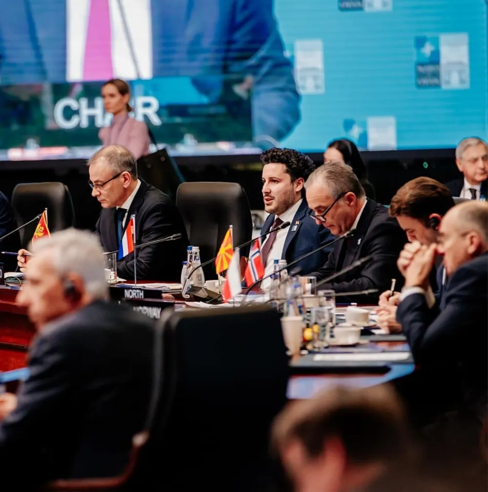 Dritan Abazović na sastanku u Bukure&scaron;tu
