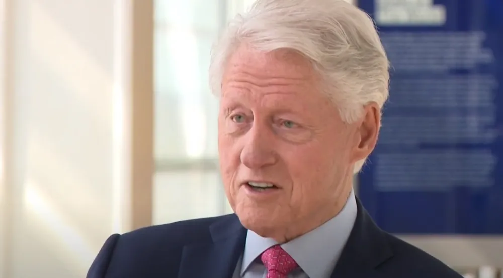 Bil Klinton ima koronu